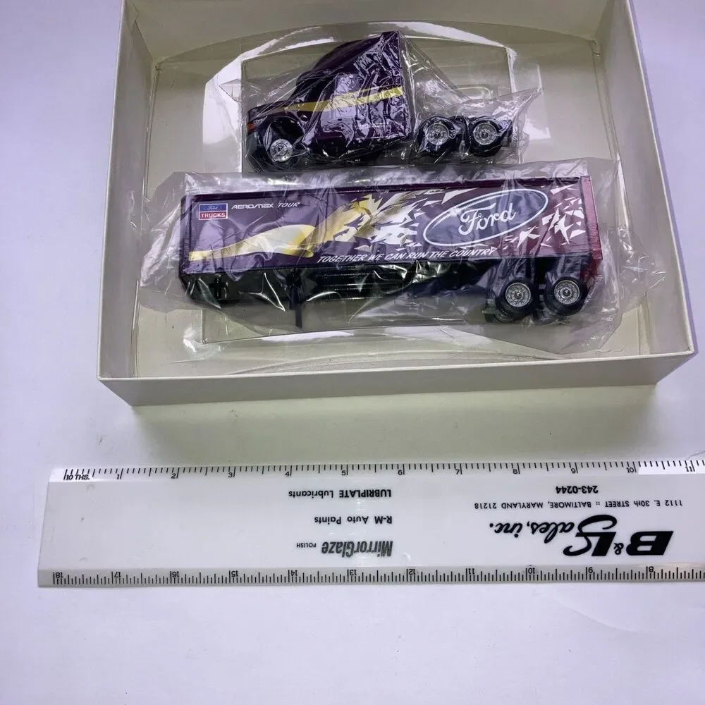 Winross 1/64 First Edition Series 1995 Ford Aeromax #4 Diecast Purple NIB